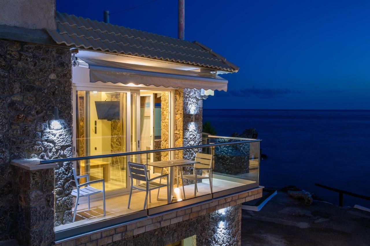 Black Rocks Family, Luxury Seafront Beach Maisonette Villa Agios Gordios  Exterior photo