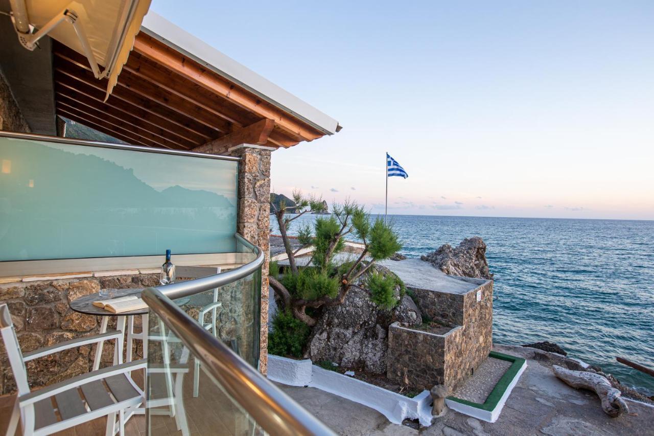 Black Rocks Family, Luxury Seafront Beach Maisonette Villa Agios Gordios  Exterior photo